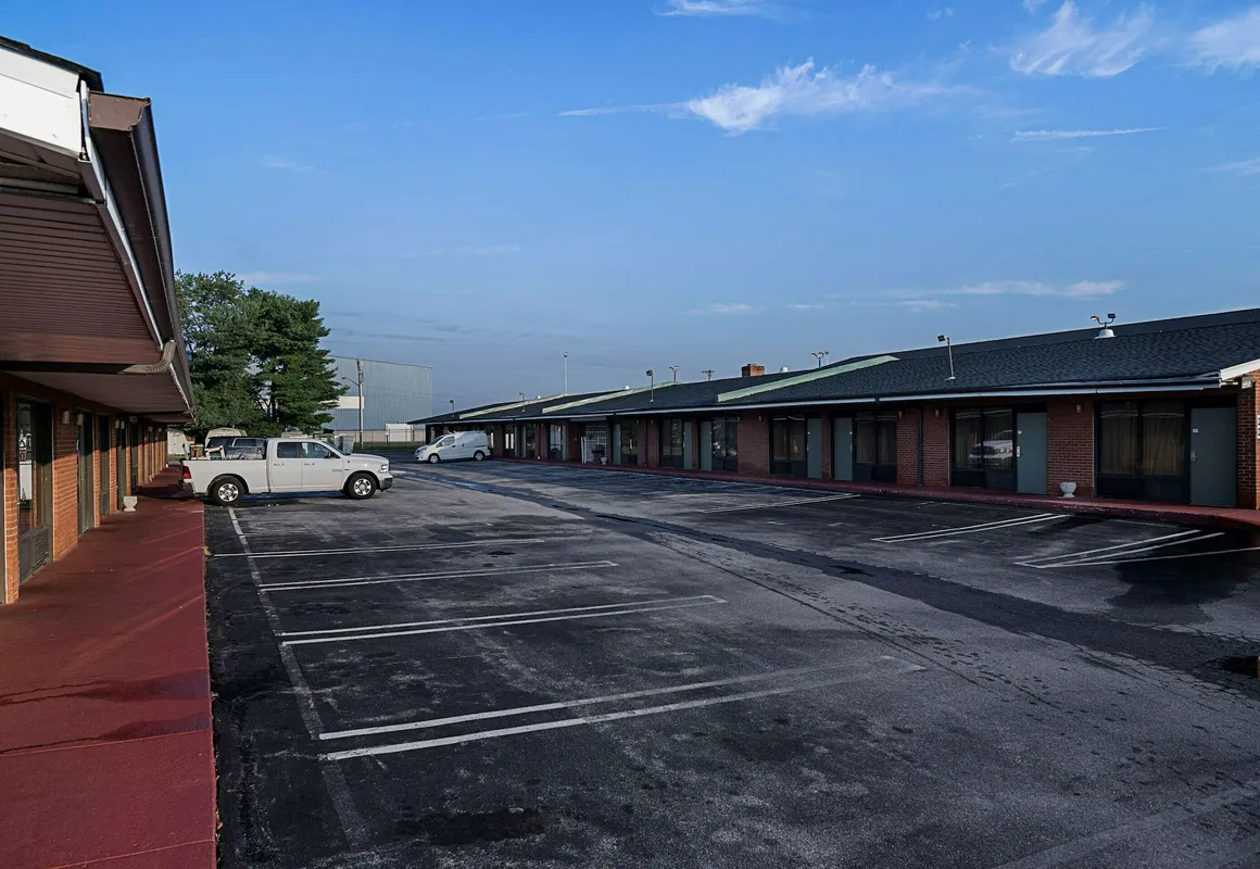 Quality Inn & Suites Skyways hotel hero