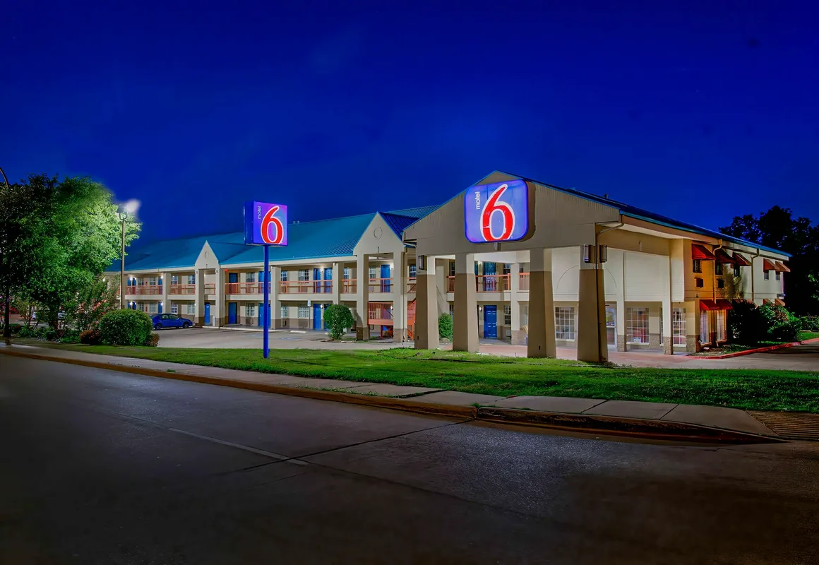 Motel 6 Arlington, TX hotel hero