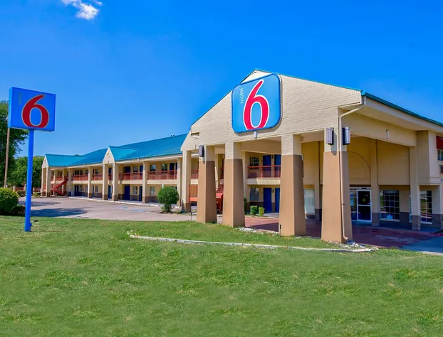 Motel 6 Arlington, TX hotel detail image 1