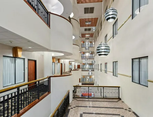 Wyndham Garden Hotel Baronne Plaza hotel detail image 2