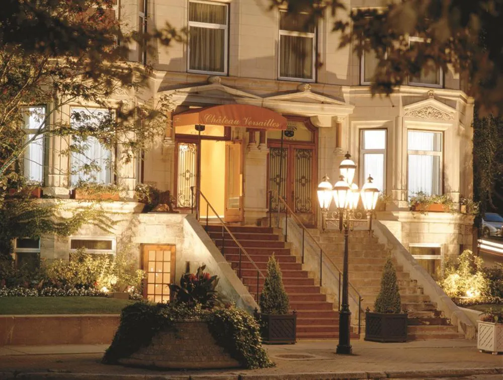 Chateau Versailles hotel hero