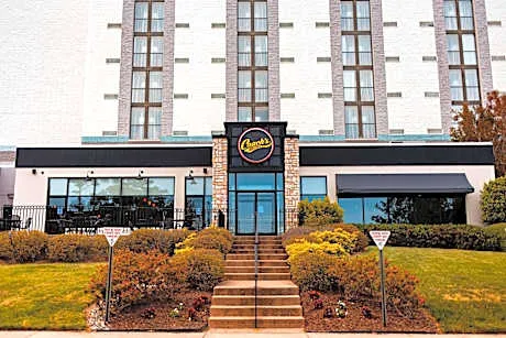 DoubleTree by Hilton Virginia Beach hotel hero