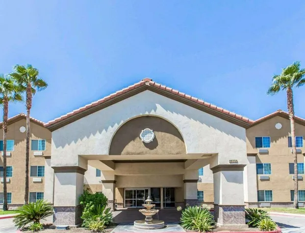 Comfort Suites Bakersfield hotel detail image 2