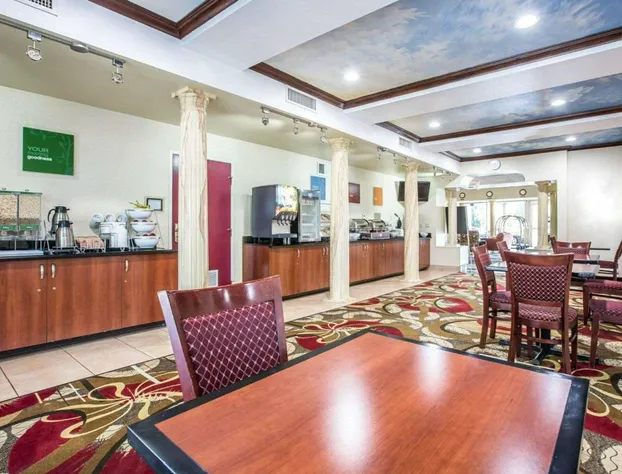 Comfort Suites Bakersfield hotel detail image 2