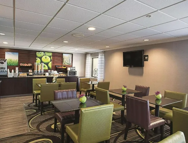 La Quinta Inn & Suites by Wyndham Baton Rouge Siegen Lane hotel detail image 4