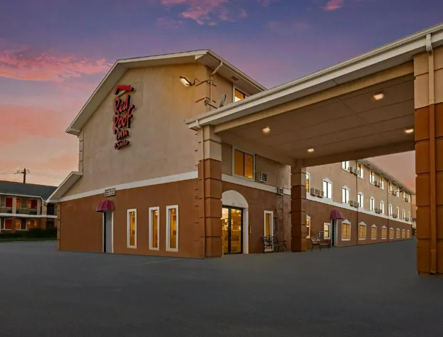 Red Roof Inn & Suites Denton hotel detail image 2