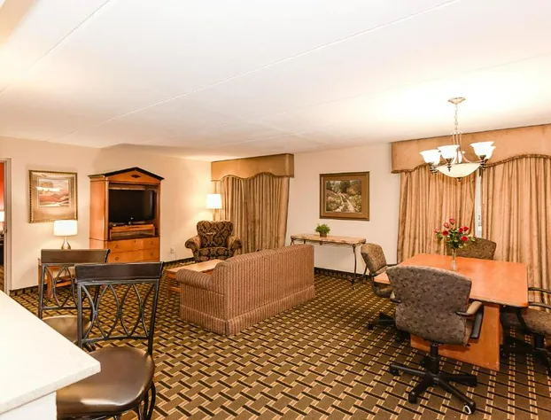 Ramada Hotel & Conference Center by Wyndham Plymouth hotel detail image 4