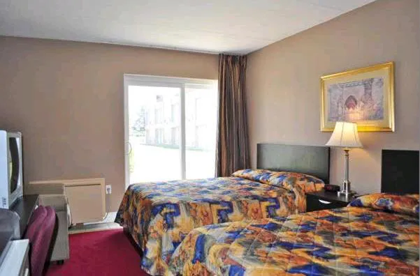 Super 8 by Wyndham Cambridge/Kitchener/Waterloo Area hotel detail image 4