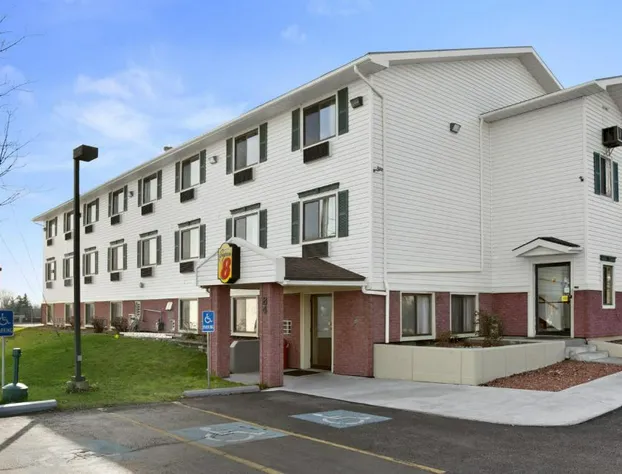 Super 8 by Wyndham Massena NY hotel detail image 2