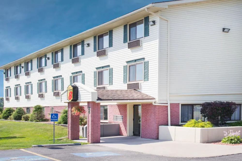 Super 8 by Wyndham Massena NY hotel hero