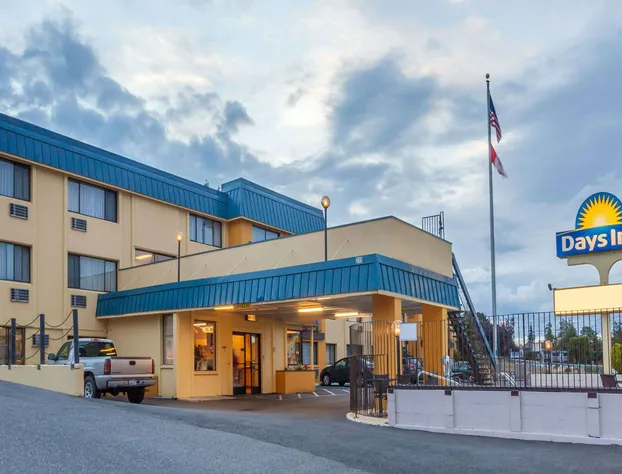 Days Inn by Wyndham Bellingham hotel detail image 1
