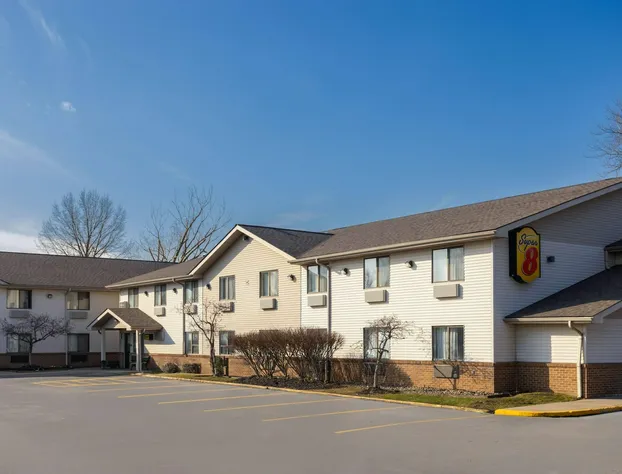 Super 8 by Wyndham Mentor/Cleveland Area hotel detail image 3