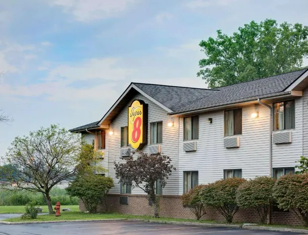 Super 8 by Wyndham Mentor/Cleveland Area hotel detail image 1