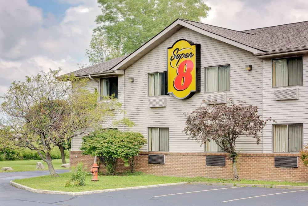 Super 8 by Wyndham Mentor/Cleveland Area hotel hero