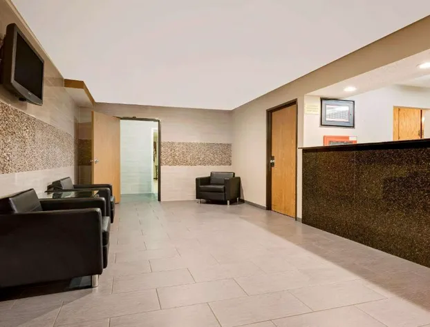 Super 8 by Wyndham Mentor/Cleveland Area hotel detail image 3