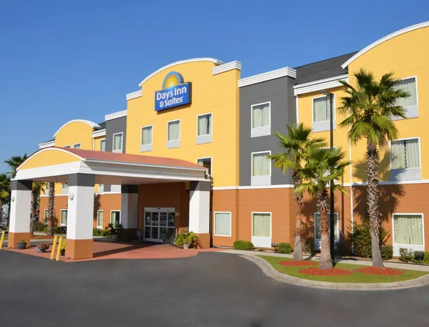 Days Inn & Suites by Wyndham Savannah North I-95 hotel detail image 2