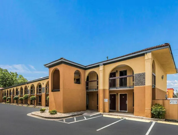 Econo Lodge Gainesville Downtown Area hotel detail image 1