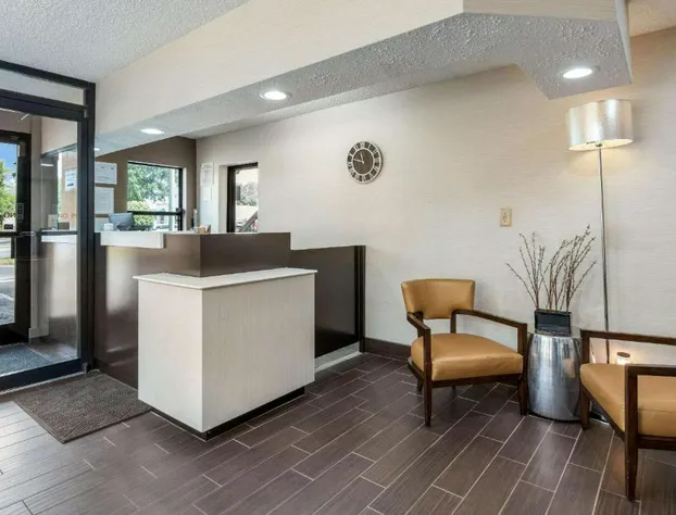 Econo Lodge Gainesville Downtown Area hotel detail image 3