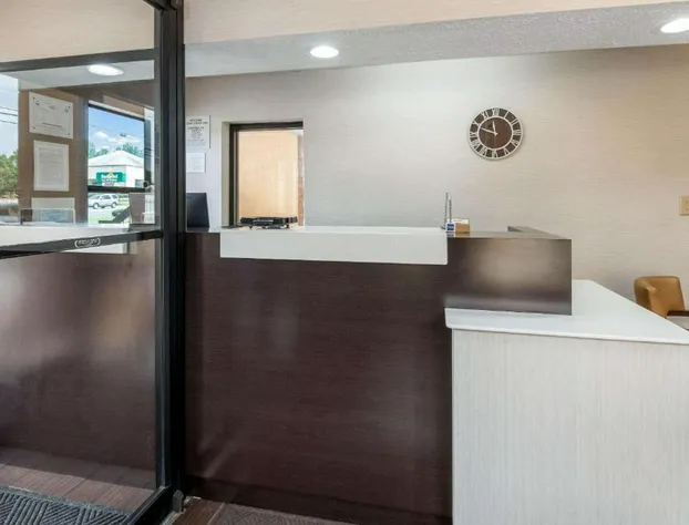 Econo Lodge hotel detail image 2