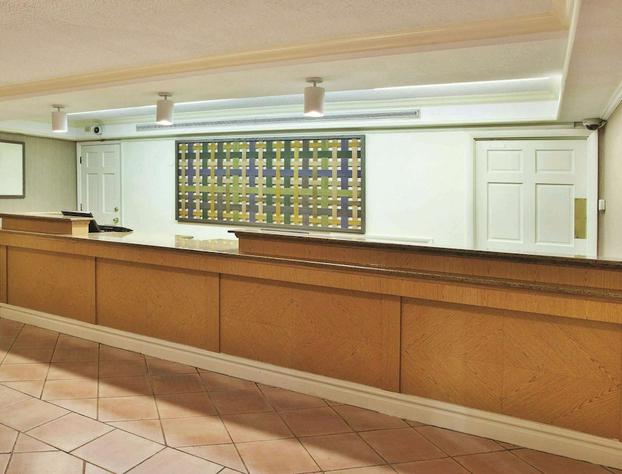 La Quinta Inn & Suites by Wyndham Savannah Midtown hotel detail image 4