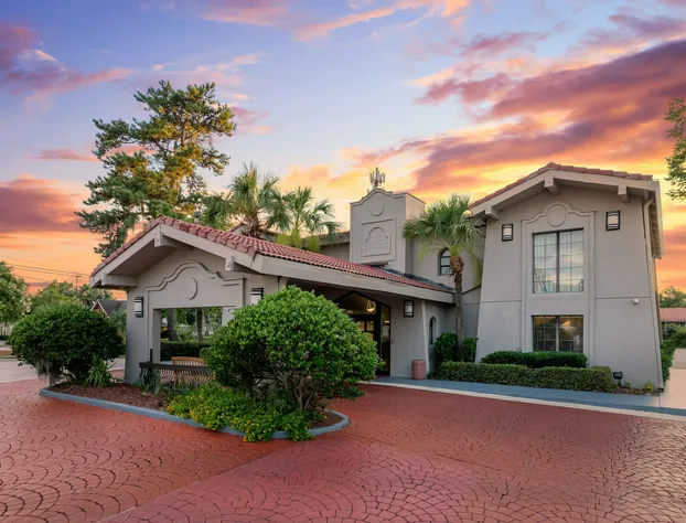 La Quinta Inn & Suites by Wyndham Savannah Midtown hotel detail image 2