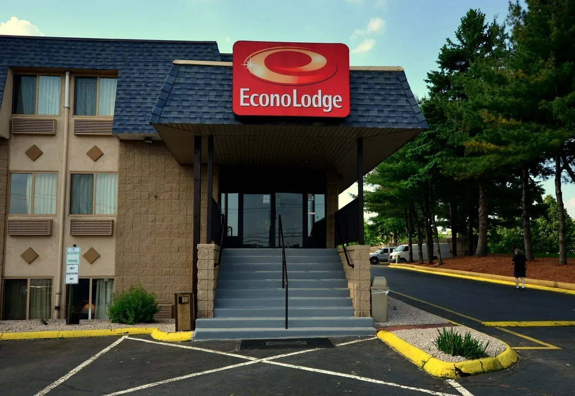 Econo Lodge Milldale - Southington hotel hero