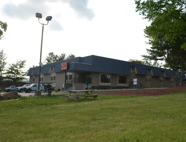 Econo Lodge Milldale - Southington hotel detail image 4