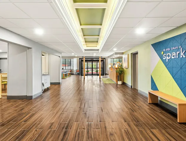 Spark by Hilton Duluth hotel detail image 3