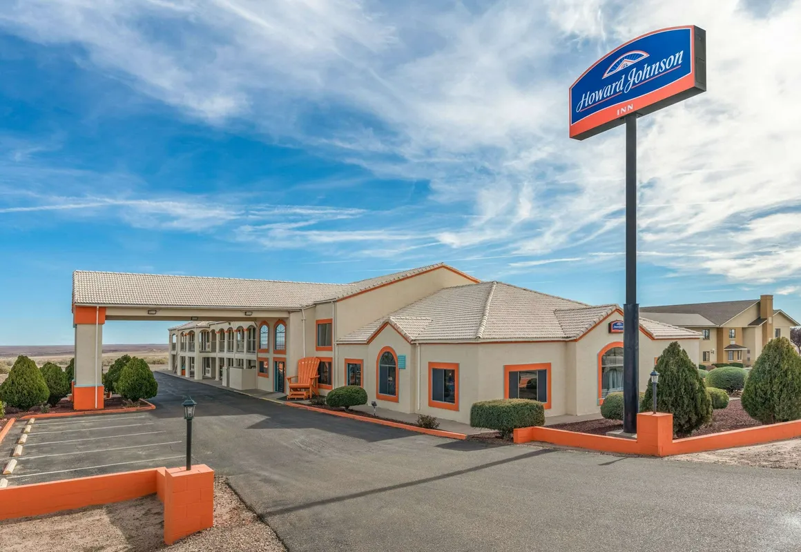 Howard Johnson by Wyndham Holbrook hotel hero