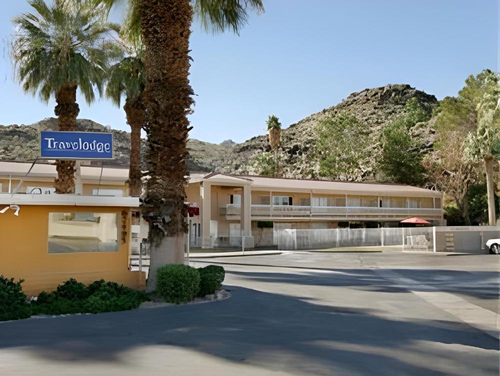 Travelodge by Wyndham Cathedral City hotel hero