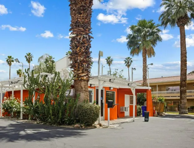 Travelodge by Wyndham Cathedral City hotel detail image 4