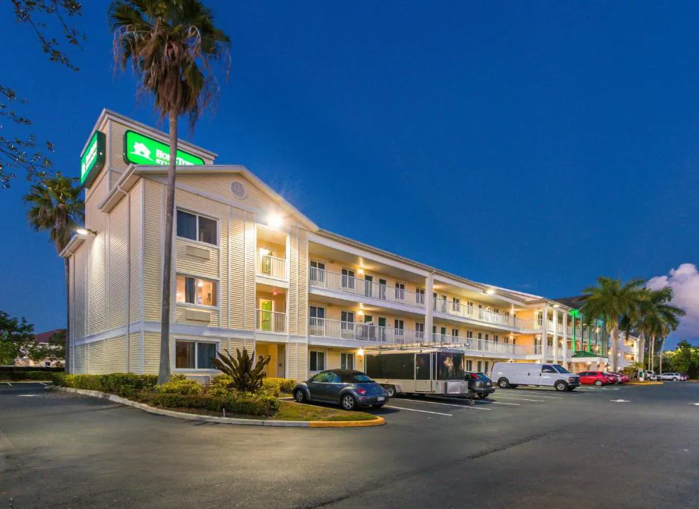 HomeTowne Studios by Red Roof Fort Lauderdale hotel hero