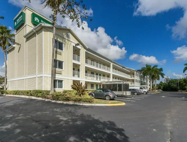 HomeTowne Studios by Red Roof Fort Lauderdale hotel detail image 4