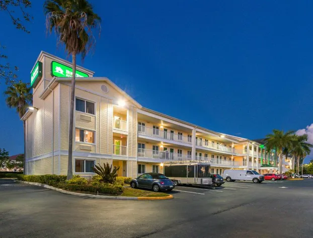 HomeTowne Studios by Red Roof Fort Lauderdale hotel detail image 3