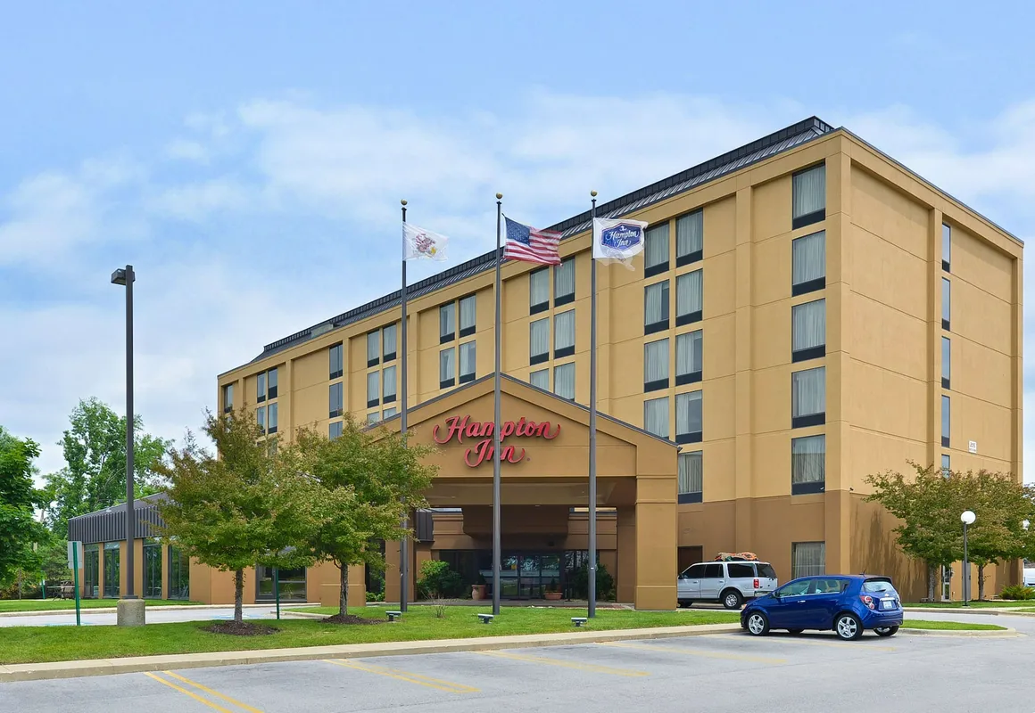 Hampton Inn Chicago-Carol Stream hotel hero