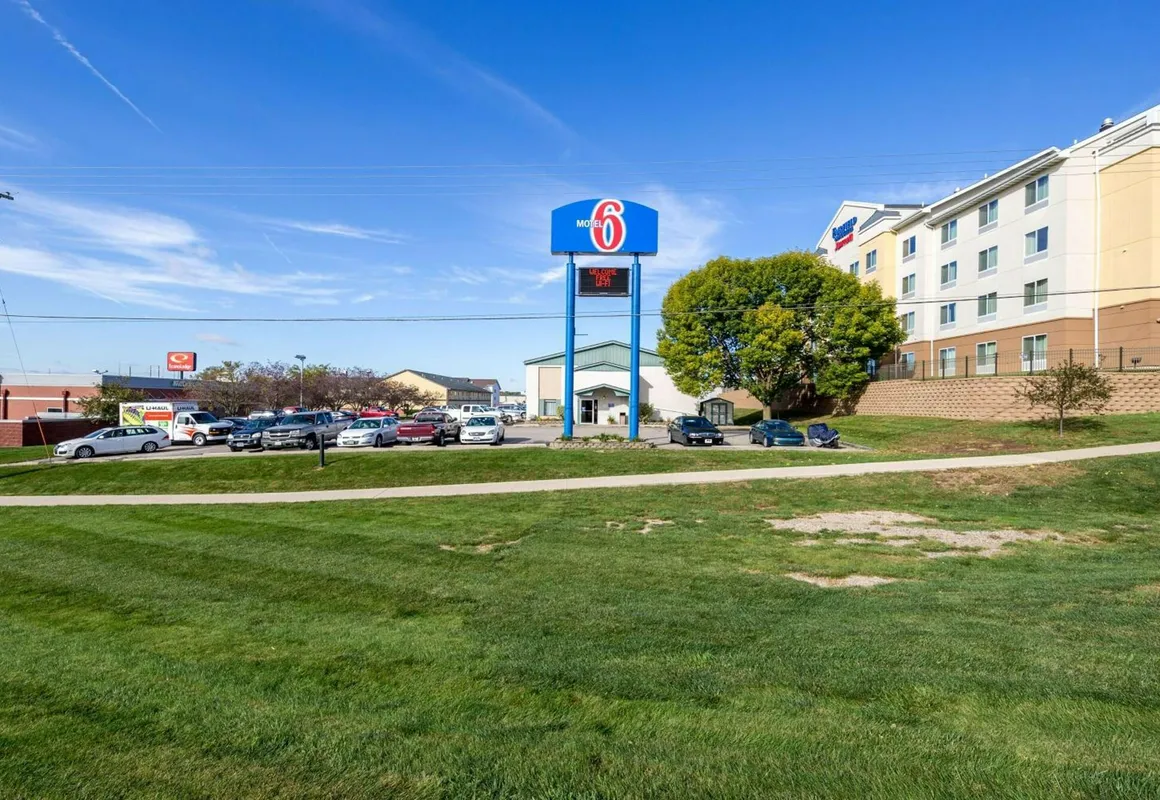 Motel 6 Cedar Rapids, IA - Airport hotel hero