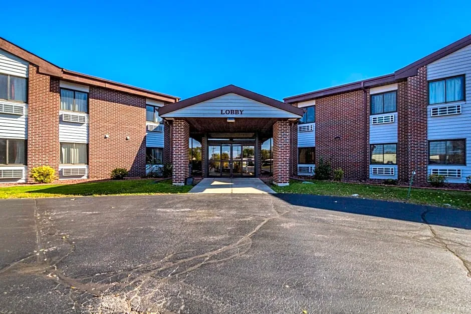 Motel 6 Saukville, WI hotel hero