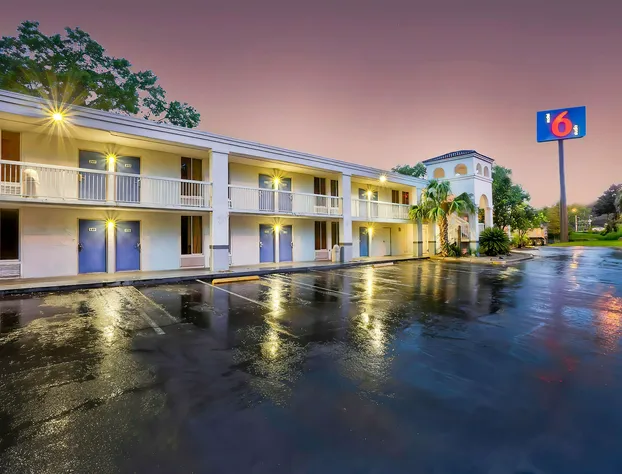 Motel 6 Gainesville, FL hotel detail image 1