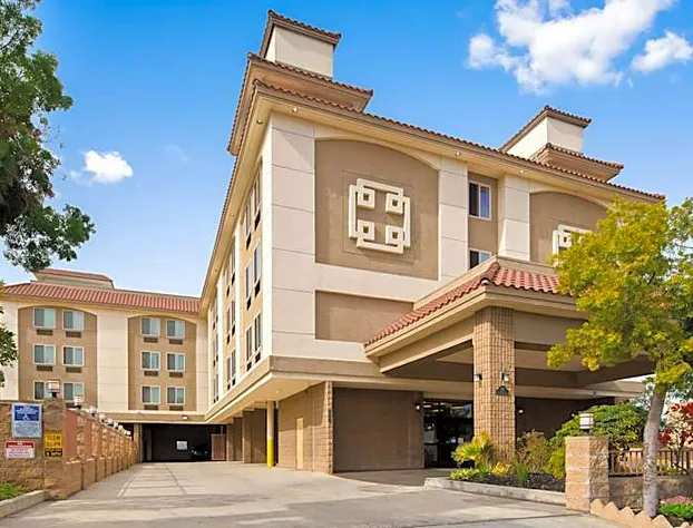 Long Beach hotel detail image 2