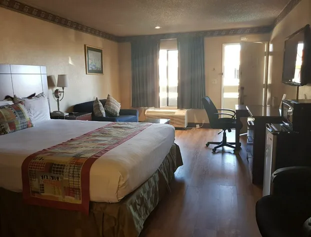 Travelodge by Wyndham Costa Mesa Newport Beach Hacienda hotel detail image 1