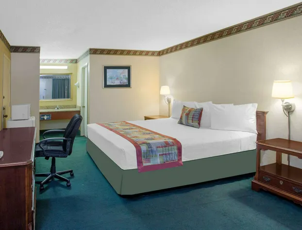 Travelodge by Wyndham Costa Mesa Newport Beach Hacienda hotel detail image 2