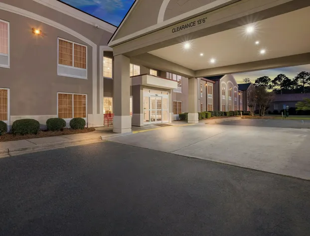 Red Roof Inn & Suites Albany, GA hotel detail image 3