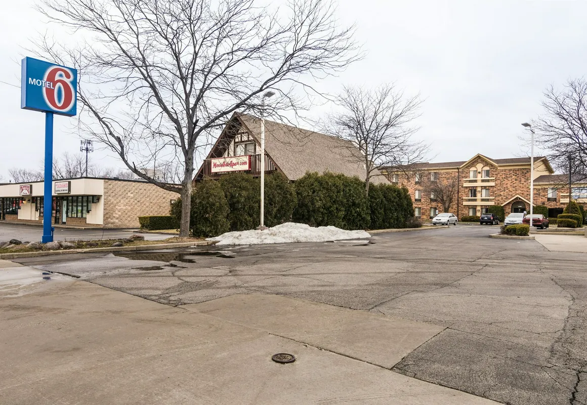 Motel 6 Libertyville, IL hotel hero