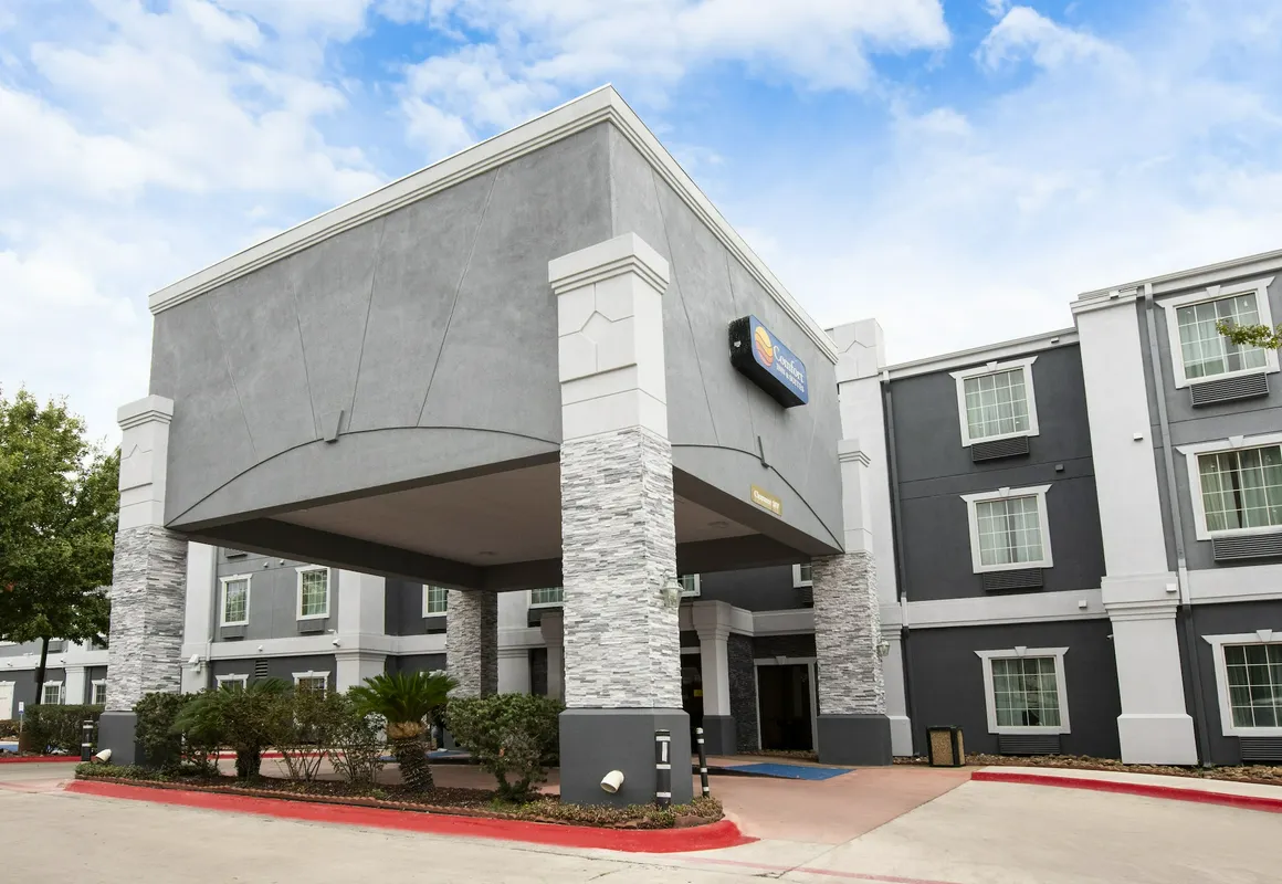 Comfort Inn and Suites Near Medical Center hotel hero