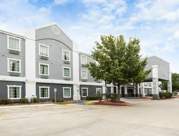 Comfort Inn and Suites Near Medical Center hotel detail image 2