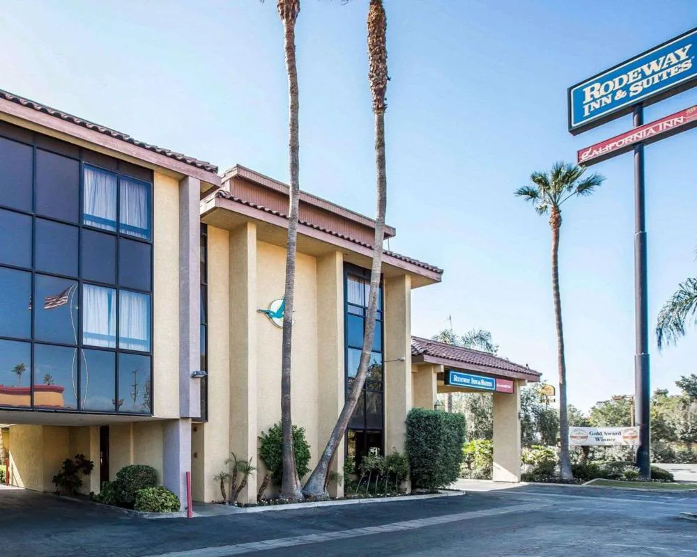 California Inn and Suites Bakersfield hotel hero