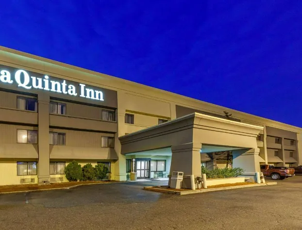 La Quinta Inn by Wyndham Detroit Canton hotel detail image 2