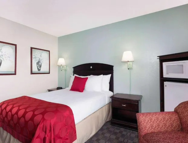 Ramada by Wyndham Pelham hotel detail image 4