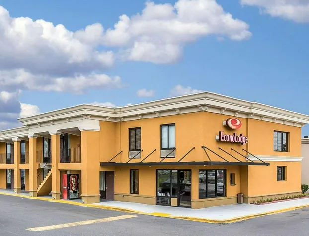 Econo Lodge Savannah Midtown hotel detail image 1