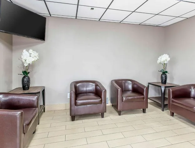 Econo Lodge Savannah Midtown hotel detail image 2